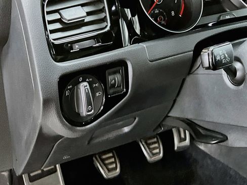 Used 2018 Volkswagen GTI Autobahn FWD image 11