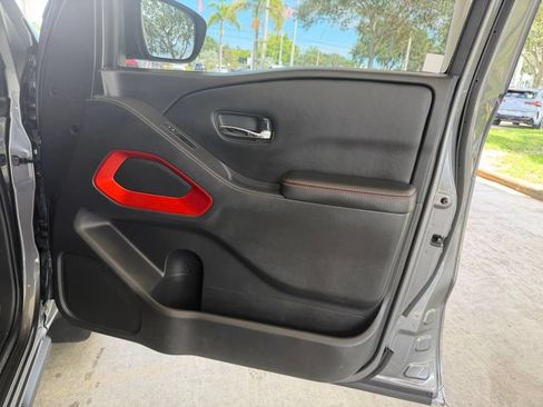 Used 2025 Nissan Frontier Pro-X RWD image 27