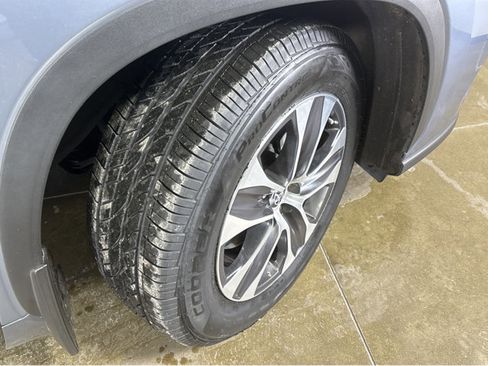 Used 2022 Toyota Highlander XLE image 14