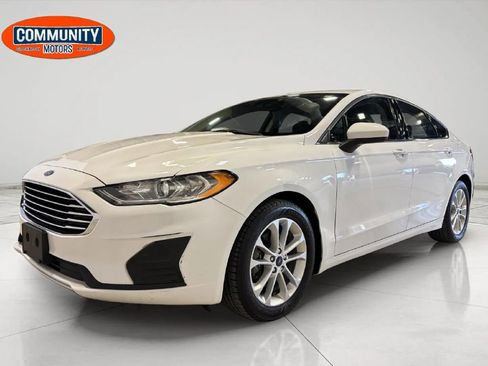 Used 2020 Ford Fusion SE image 1