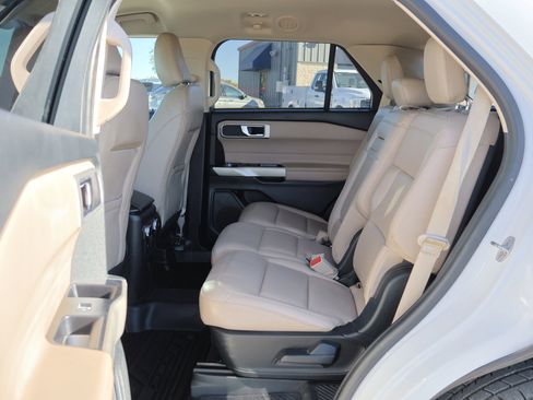 Certified 2022 Ford Explorer XLT w/ Equipment Group 202A image 30