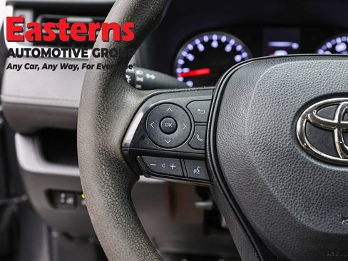 Used 2022 Toyota RAV4 LE AWD/4WD image 14