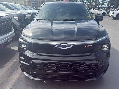 Used 2025 Chevrolet Silverado EV RST AWD/4WD image 2