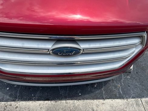 Used 2018 Ford Escape SE w/ SE Sync 3 Package FWD image 3