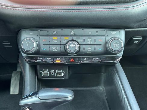 Used 2025 Dodge Durango GT AWD/4WD image 15