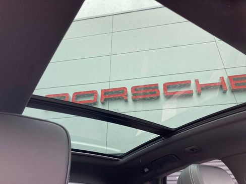 Used 2024 Porsche Macan image 33