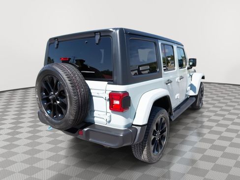 Used 2023 Jeep Wrangler Unlimited Sahara w/ Cold Weather Group AWD/4WD image 5