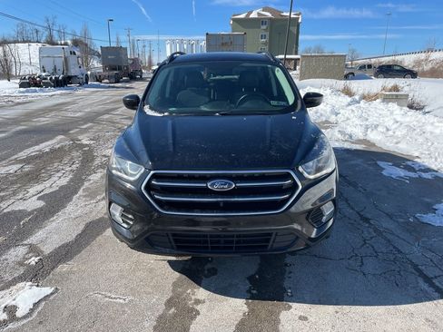 Used 2017 Ford Escape SE w/ SE Sport Appearance Package image 2