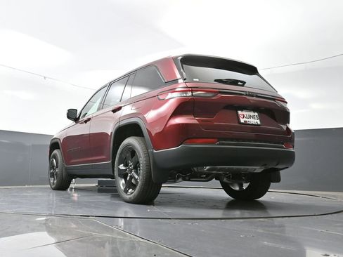 New 2025 Jeep Grand Cherokee Altitude w/ Trailer Tow Package image 42