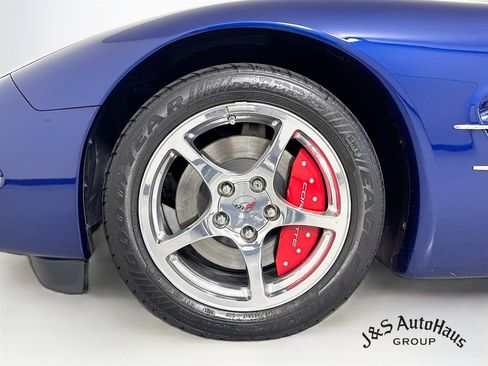 Used 2004 Chevrolet Corvette Coupe w/ Preferred Equipment Group RWD image 37