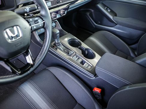 Used 2025 Honda Civic Sport image 25