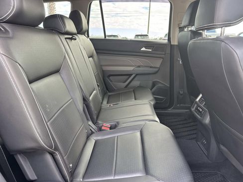 Used 2023 Volkswagen Atlas SE w/ Black Wheel Package image 10
