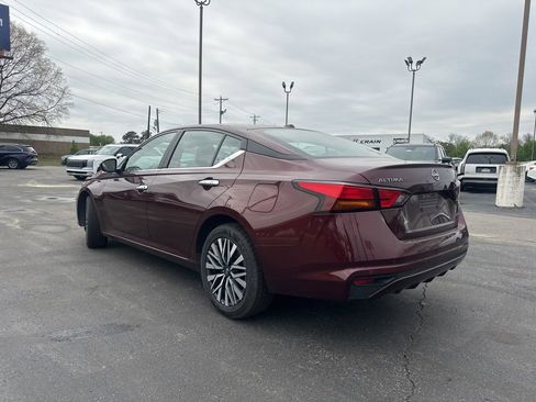 Used 2025 Nissan Altima 2.5 SV image 9
