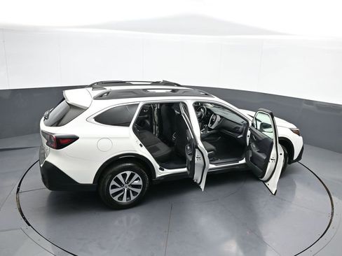 Used 2022 Subaru Outback Premium image 44