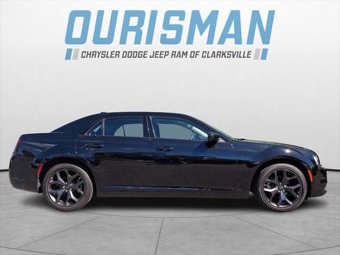 Certified 2023 Chrysler 300 Touring w/ Sport Appearance Package RWD image 7