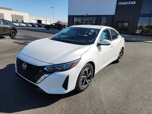 Used 2024 Nissan Sentra SV image 3