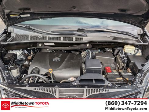 Certified 2019 Toyota Sienna SE w/ SE Preferred Package image 40