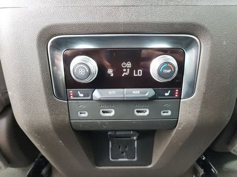Used 2021 GMC Yukon SLT w/ SLT Premium Package image 16