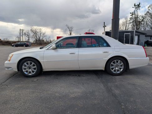 Used 2011 Cadillac DTS Premium image 2