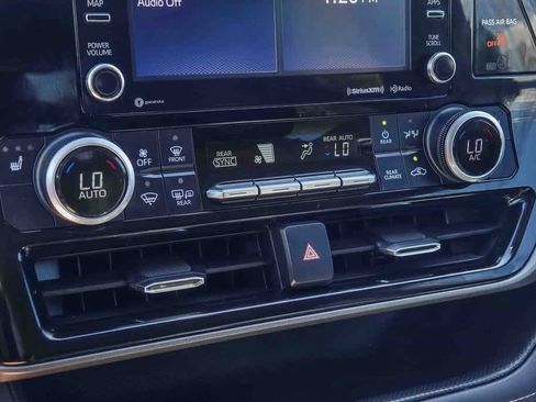 Used 2021 Toyota Highlander XLE image 20