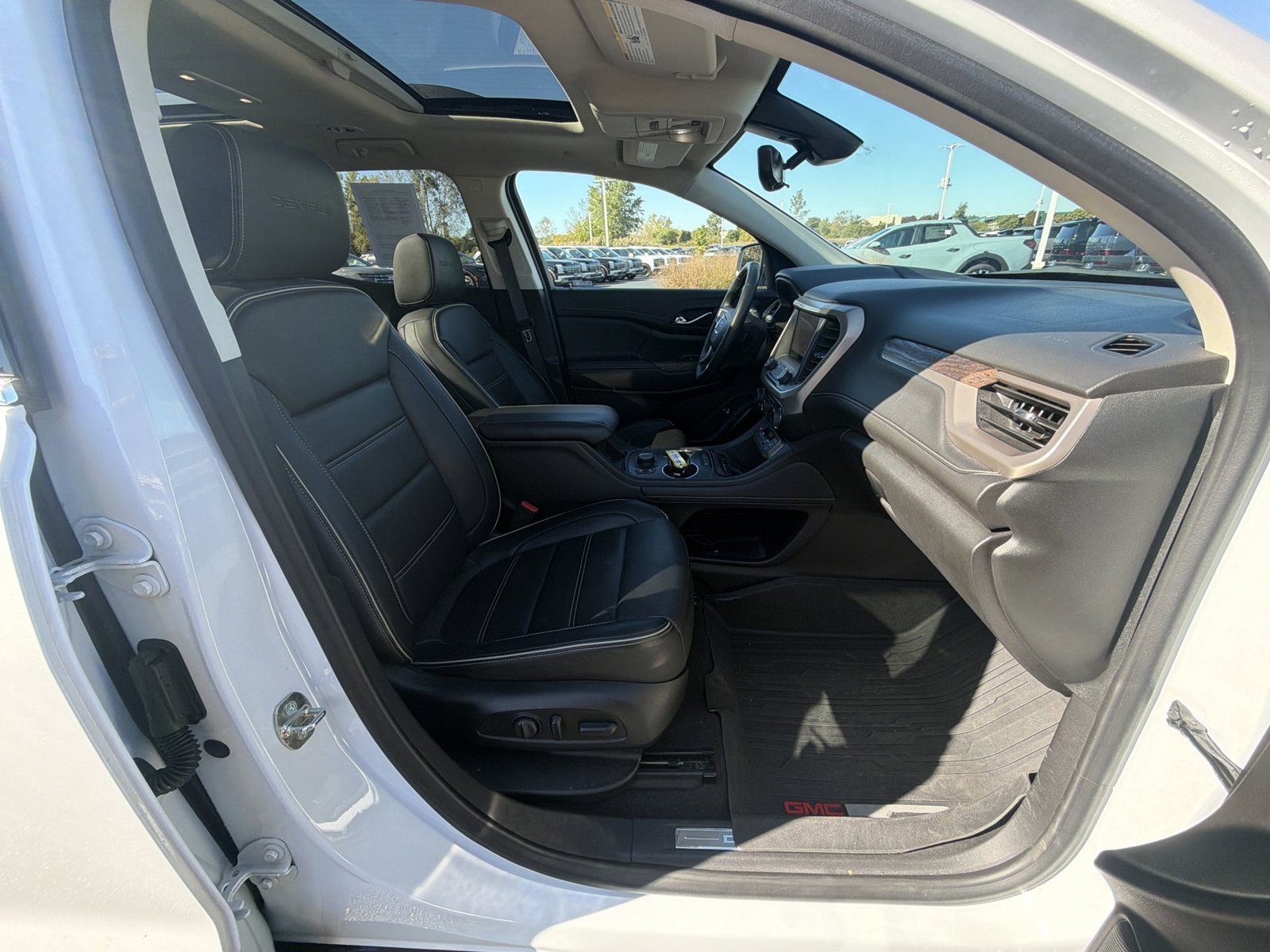 Used 2023 GMC Acadia Denali w/ Denali Ultimate Package AWD/4WD image 28