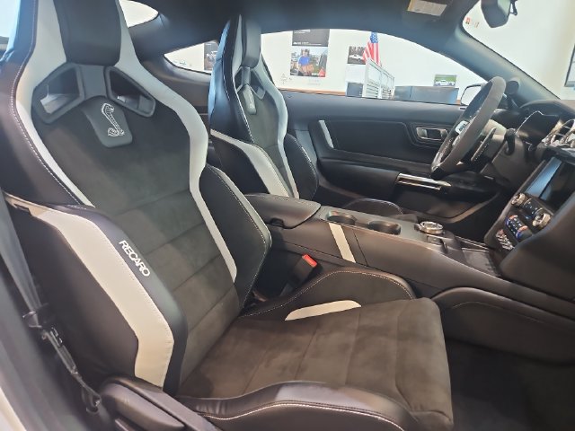 Used 2022 Ford Mustang Shelby GT500 w/ Carbon Fiber Track Pack RWD image 28