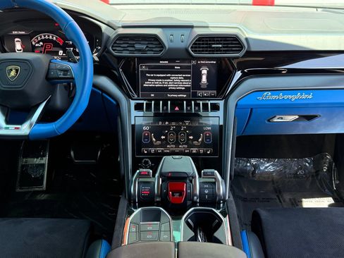 Used 2024 Lamborghini Urus S AWD/4WD image 32