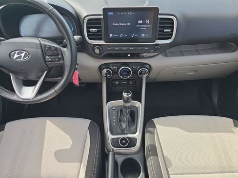 Used 2023 Hyundai Venue SEL FWD image 11