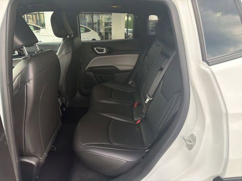 Used 2025 Jeep Compass Limited AWD/4WD image 15