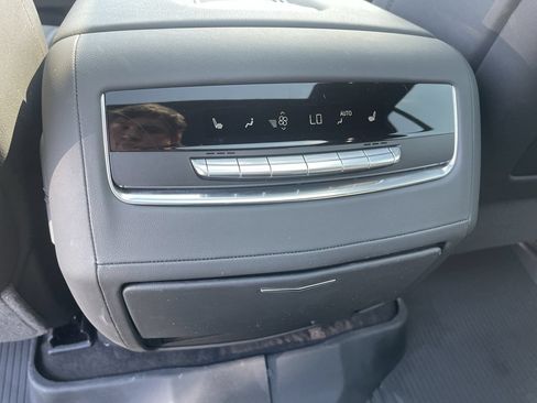 Used 2025 Cadillac Escalade Premium Luxury AWD/4WD image 22