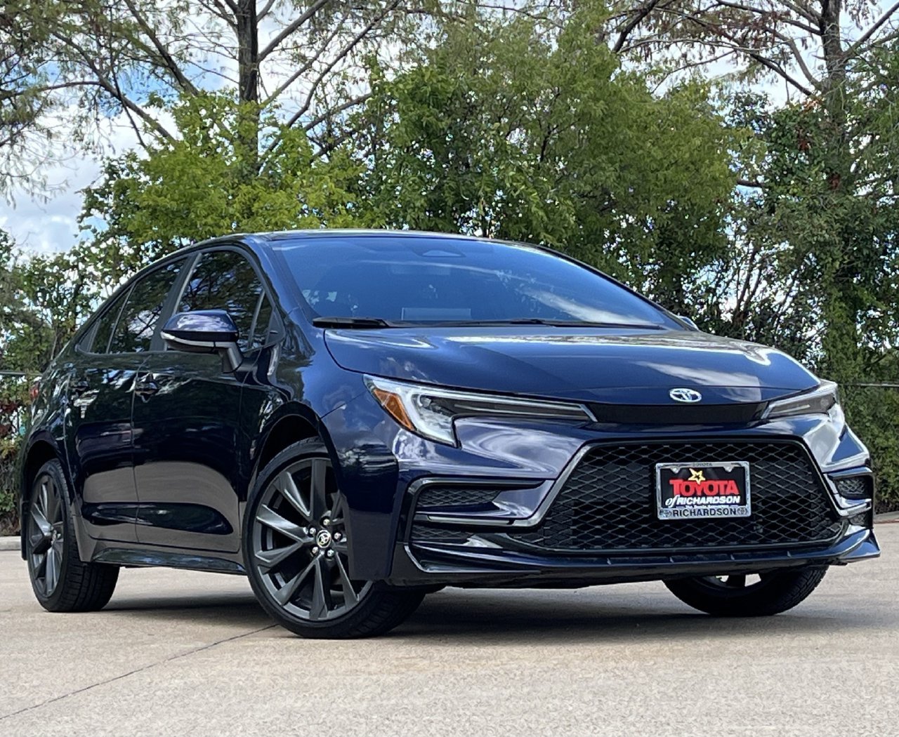Used 2026 Toyota Corolla SE w/ SE Premium Package FWD image 2