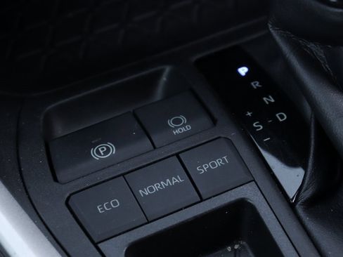 Used 2022 Toyota RAV4 XLE image 28