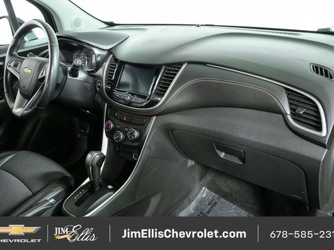 Certified 2020 Chevrolet Trax LT w/ LT Convenience Package AWD/4WD image 21