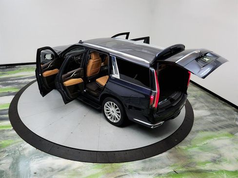 Used 2022 Cadillac Escalade Premium Luxury w/ Performance Package AWD/4WD image 40
