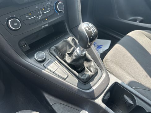 Used 2015 Ford Focus SE FWD image 13