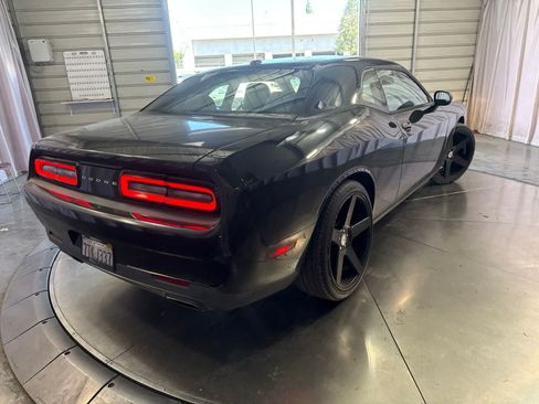 Used 2015 Dodge Challenger SXT RWD image 5