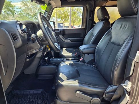Used 2018 Jeep Wrangler Sport AWD/4WD image 13