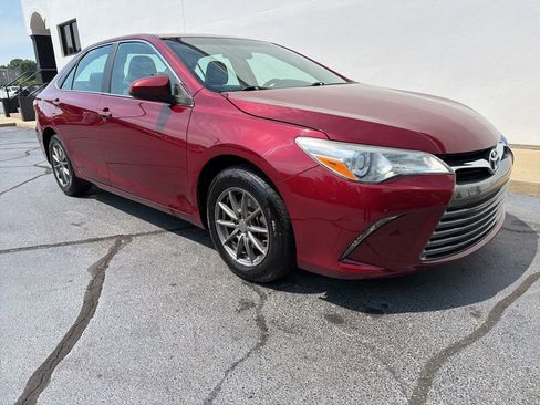 Used 2015 Toyota Camry LE FWD image 2