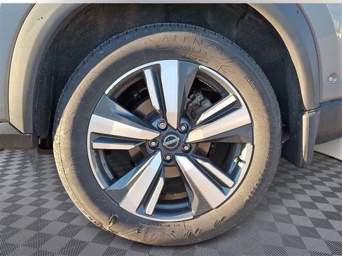 Used 2024 Nissan Rogue SL w/ SL Premium Package image 7