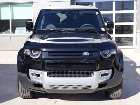 Used 2025 Land Rover Defender 110 S AWD/4WD image 2
