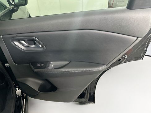 Used 2024 Nissan Rogue SV FWD image 30