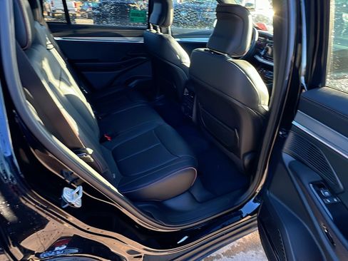 Used 2024 Jeep Wagoneer Launch Edition image 23