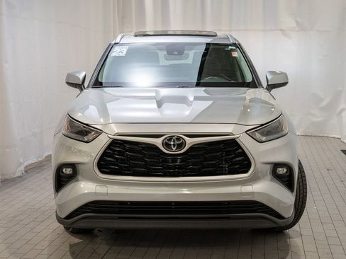 Used 2023 Toyota Highlander XLE image 3