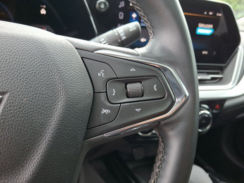 Used 2024 Chevrolet Trax LT w/ Sunroof Package FWD image 20