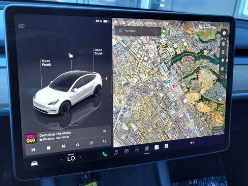 Used 2023 Tesla Model Y Long Range image 17