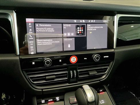 New 2026 Porsche Macan image 16