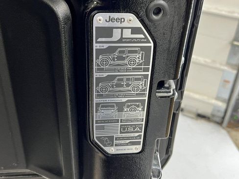 Used 2021 Jeep Wrangler Unlimited Sahara image 12