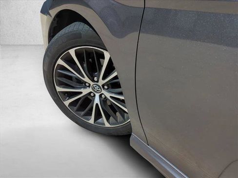 Used 2020 Toyota Camry SE FWD image 10