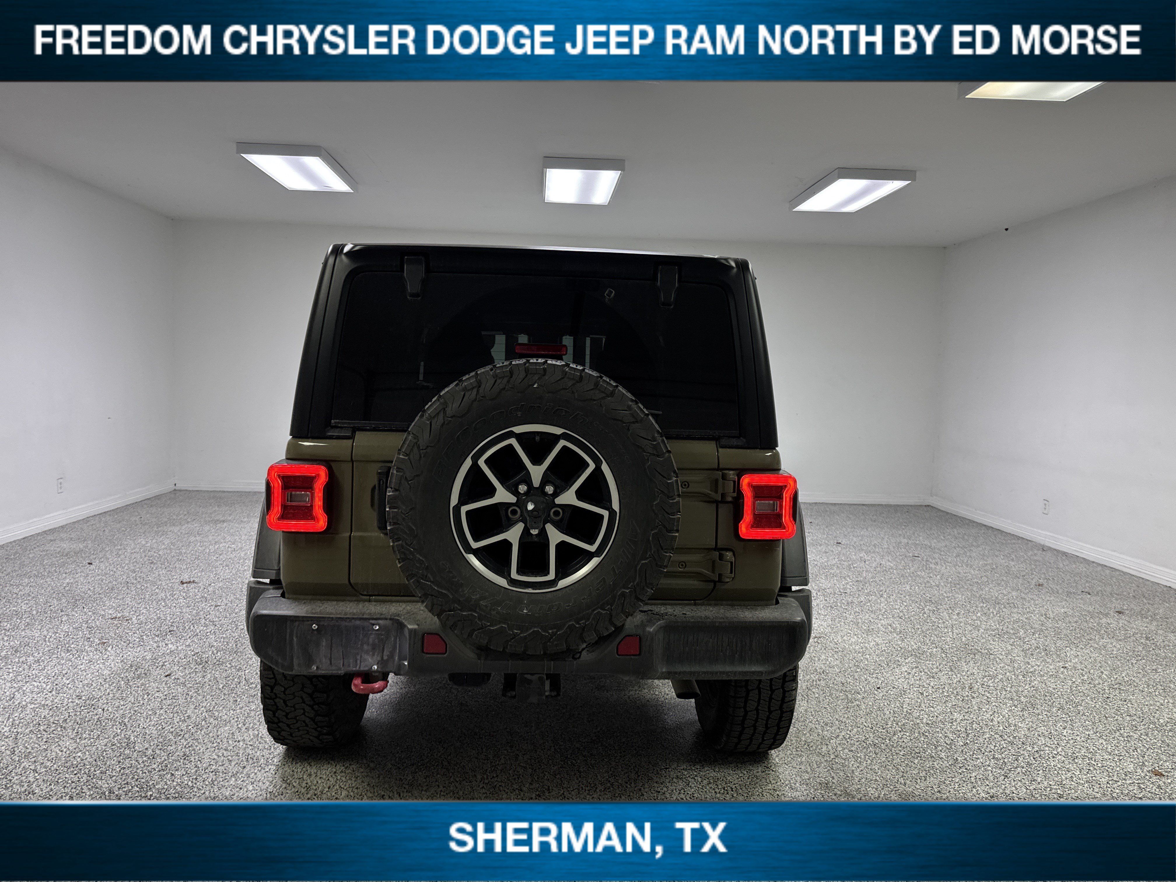 Used 2025 Jeep Wrangler Unlimited Rubicon AWD/4WD image 6