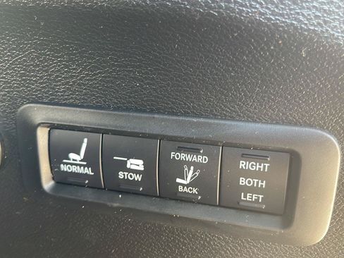Used 2023 Chrysler Pacifica Limited w/ Uconnect Theater Family Group AWD/4WD image 12